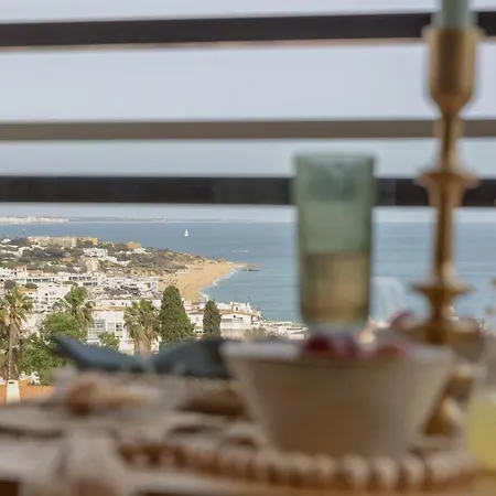 Apartment Ocean Glimpse *