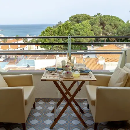 Ocean Glimpse Apartment