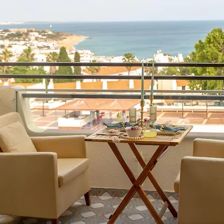 Ocean Glimpse Apartment